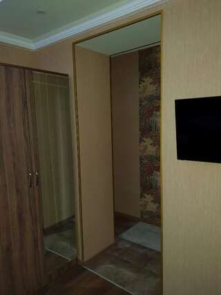 Гостевой дом Shios Guest House Сигнахи Двухместный номер с 2 отдельными кроватями и ванной комнатой-8
